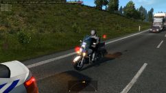 Полицейский мотоцикл в трафик 0